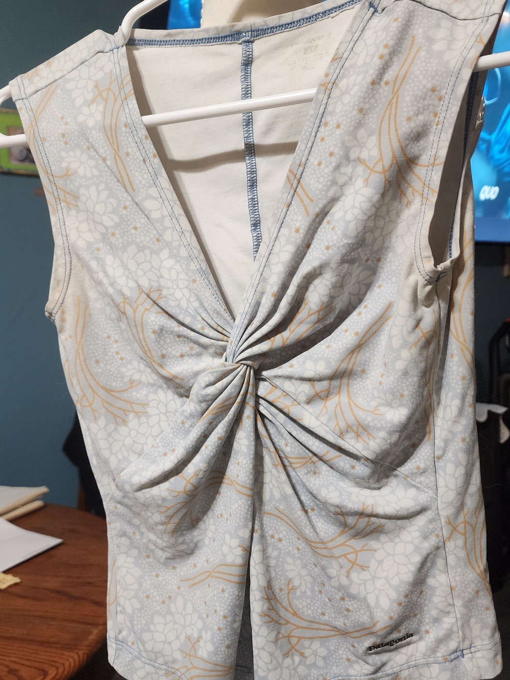 Patagonia Light Gray Floral Twist-Front Tank Top with Cream Accents Sz XSM